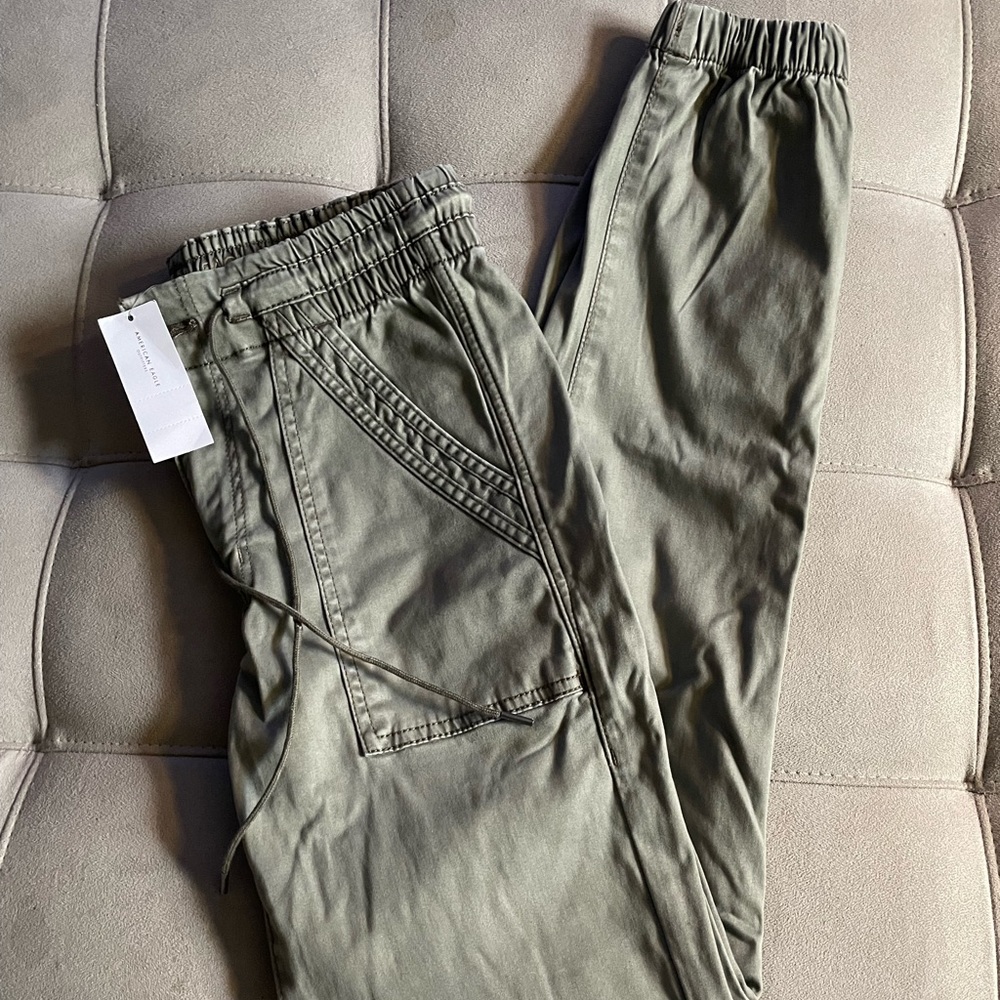 Olive AE Joggers Pants
